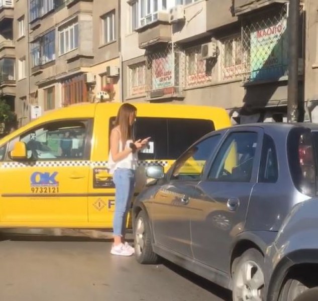 Четири коли се блъснаха в София ВИДЕО