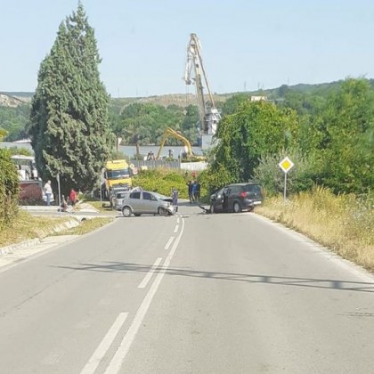 Два автомобила катастрофираха тежко до Варна Инцидентът е станал тази