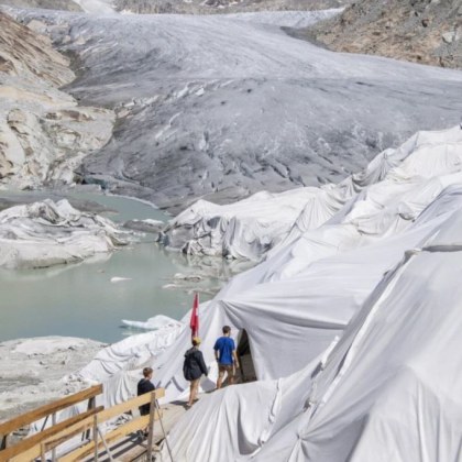 Жегата заплашва вечните ледници в Алпите За да ги предпазят