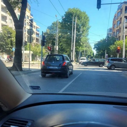 Шофьор се намърда в насрещното на пловдивски булевард СНИМКА