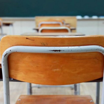 Учител получи забрана за достъп в класната стая за най малко