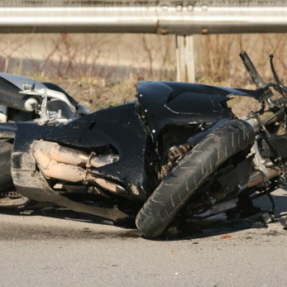 Мотористи са откарани в болницата в Силистра след катасстрофа станала