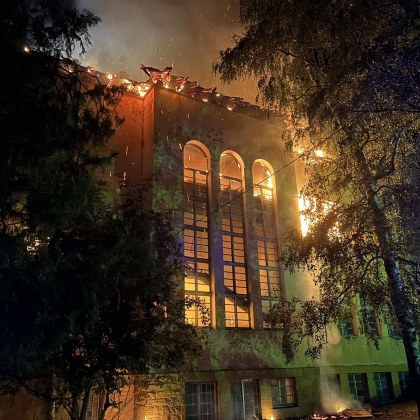 Пожар изпепели покрива на училището в карловското село Васил Левски
