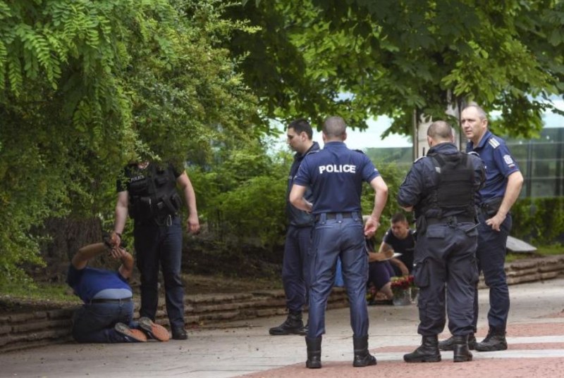 Разигра се екшън в Карловско - полицията арестува няколко души