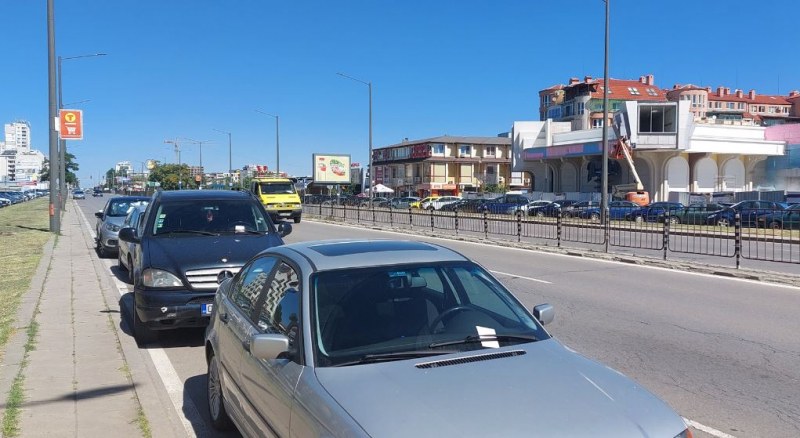 Погнаха неправилно паркиралите коли в София. Много автомобили в „Люлин“