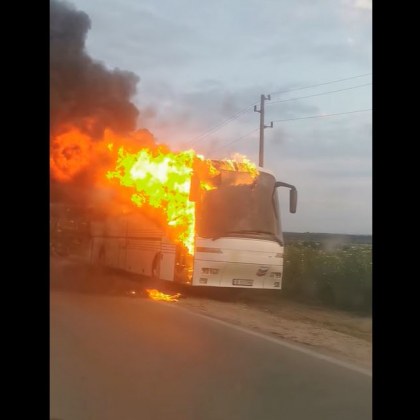 Автобус гори край Варна Инцидентът е на пътя Долен Чифлик