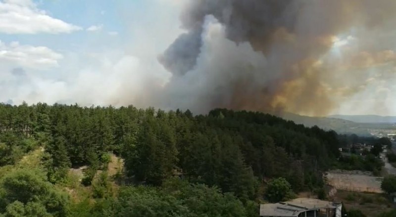 Пожарът до Казанлък пламна отново