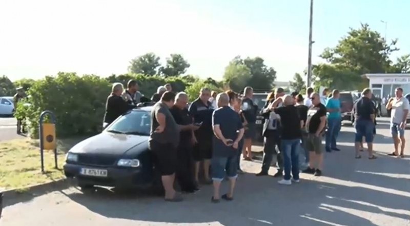 Блокада на границата с Гърция край Свиленград. Земеделци излизат на
