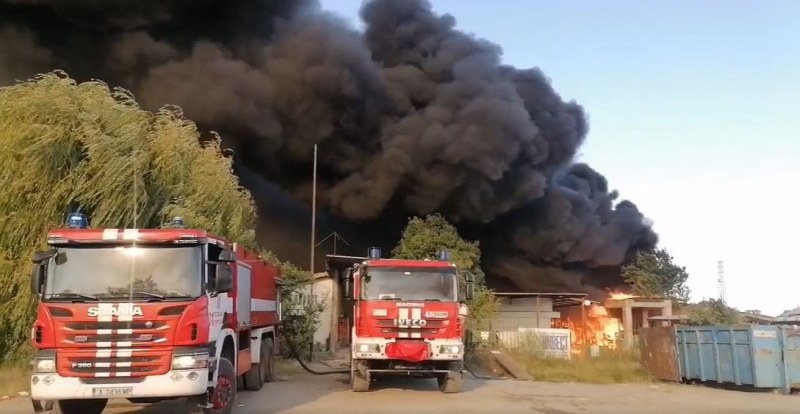 Какво се случи с огромния пожар в промишлената зона на Бургас?