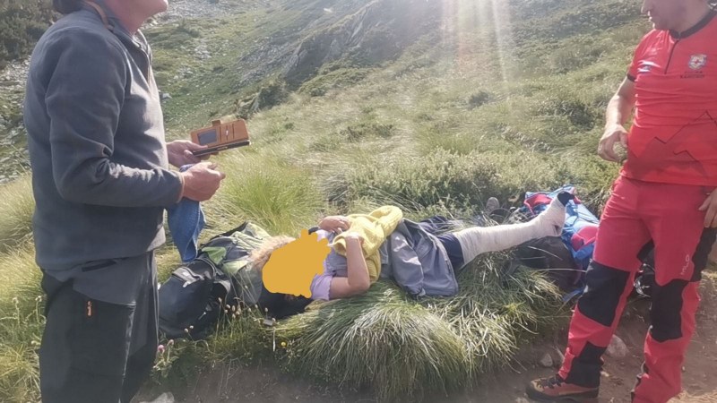 Планинските спасители от отряд Банско помогнаха на туристка, счупила крак СНИМКИ