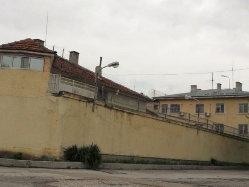 Наркотици в пратка не стигнаха до затворник в Пловдив