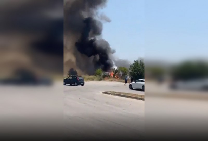 Нов пожар пламна до сватбен салон в Пазарджик ВИДЕО