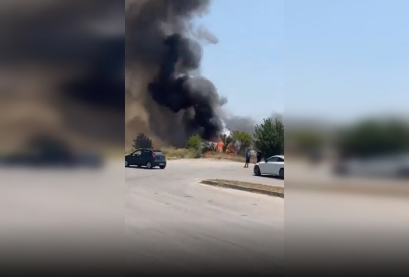 Пожар пламна отново в Пазарджик. Потребители споделят кадри в социалната