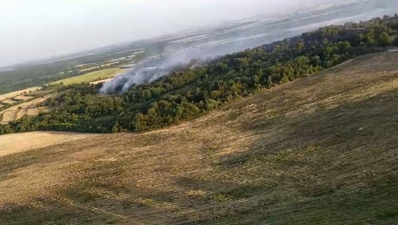 Хеликоптер се включва в гасенето на пожара край Калояново