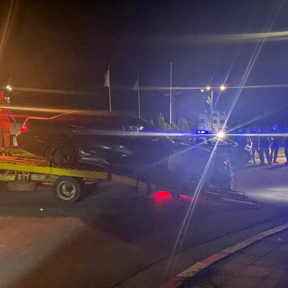 Двама полицейски служители са приети в УМБАЛ Бургас с различни наранявания след