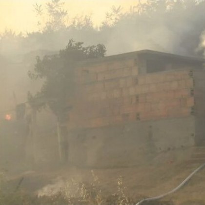 Няколко къщи горят в местността Зайчева поляна в Стара Загора По