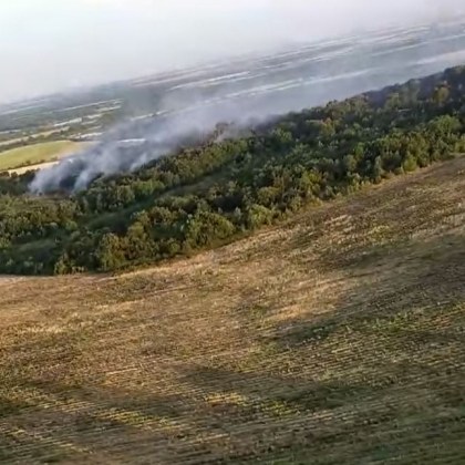Огнеборците успяха да ограничат тази сутрин пожара край Калояново който
