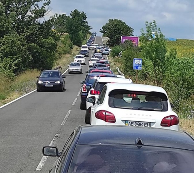 Пътен инцидент стана по-рано днес на пътя Варна-Бургас.Няколко коли са