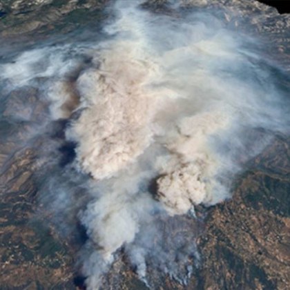 Огромният пожар който гори в Калифорния вече трети ден се