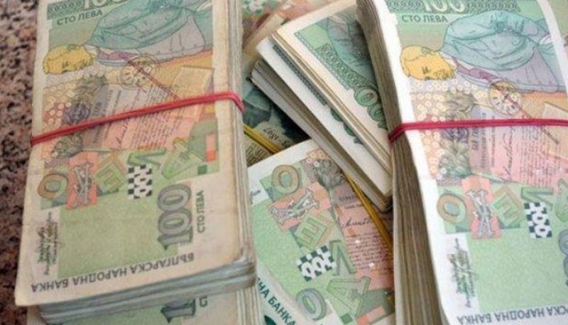 Млад мъж открадна над 100 хил. лв. в Сливен