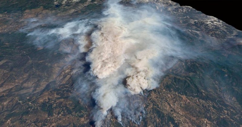 Огромният пожар в Калифорния се вижда от Космоса ВИДЕО