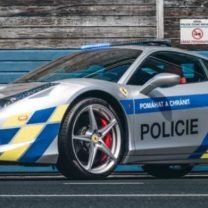Чешката полиция увеличи автопарка си с Ferrari Автомобил който може