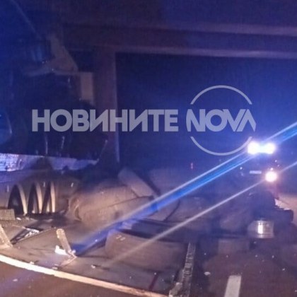 Тир самокатастрофира на автомагистрала Тракия край пътен възел Ветрен Инцидентът