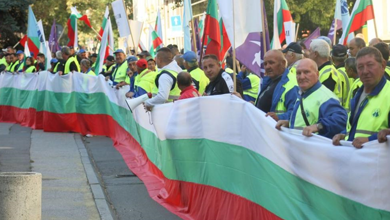 Пътните строители блокират за час София и страната