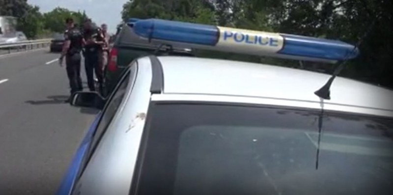 Полицията задържа неадекватен шофьор, на входа на Пазарджик - друга кола го издаде СНИМКА