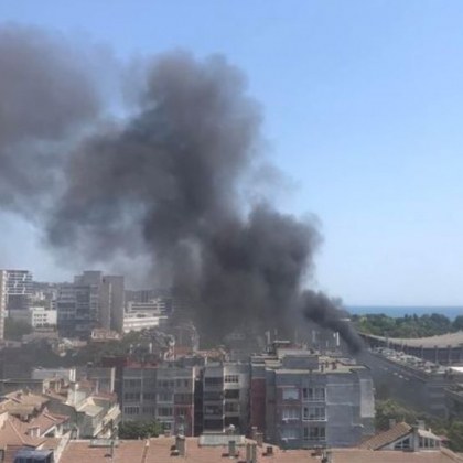 Пожар избухна във Варна Електрическа кола се е възпламенила докато