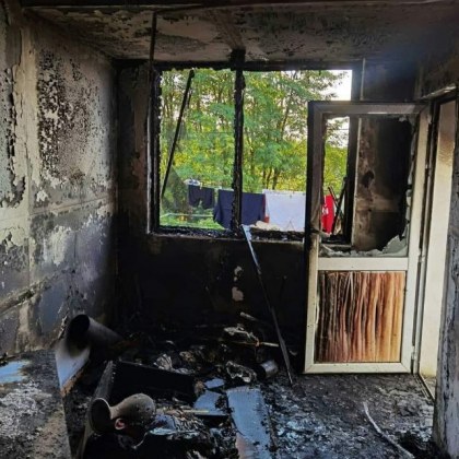 Домът на младо семейство с малко дете почти изгоря Пожарът