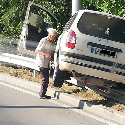 Възрастен мъж катастрофира на път край Варна Блъснал се е