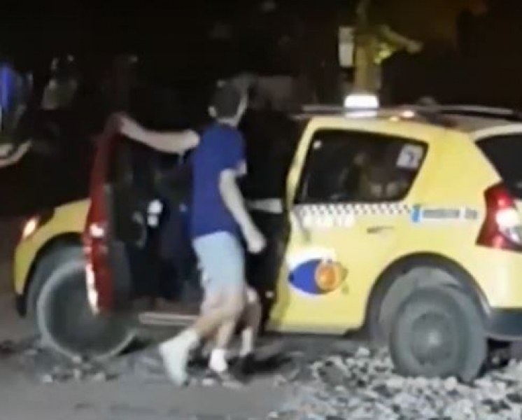 Младежът, набил шофьор на такси: Тръгна да напада деца