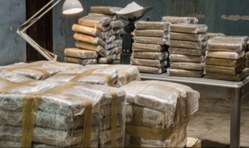 Задържаха 1,6 тона кокаин на магистрала, скрити в две ремаркета