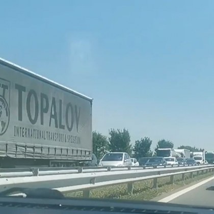 Огромно задръстване от околовръстното на АМ