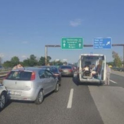 Верижна катастрофа стана на изхода на София в посока Пловдив