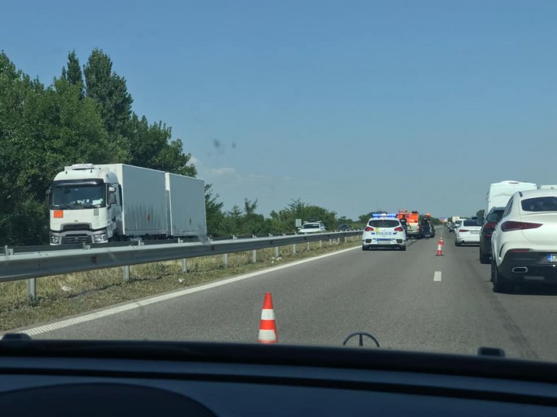 Голямо задръстване се е образувало на магистрала Тракия край Пловдив,