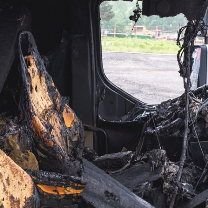 Камион ЗИЛ се запали и изгоря на пътя Велико Търново