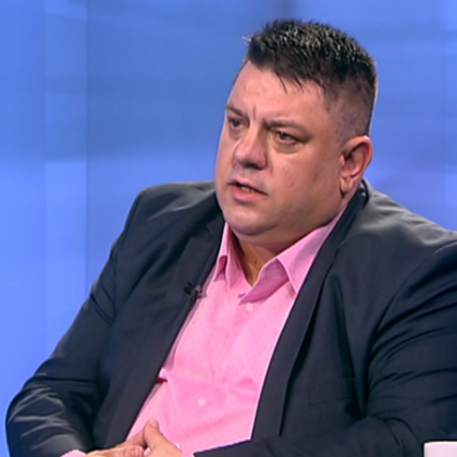 Президентът Румен Радев изпитва дискомфорт във функциите си иска да