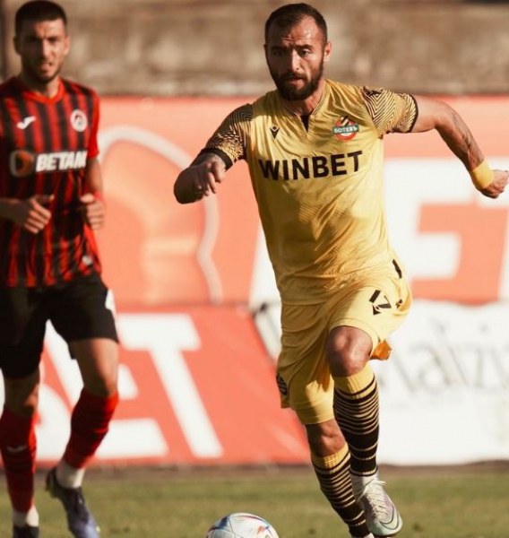 Ботев Пловдив загуби с 0:2 гостуването си на Локомотив София