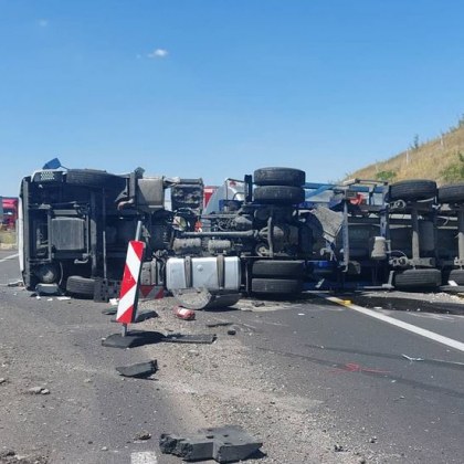 Турска цистерна с масло се обърна на магистрала Марица край