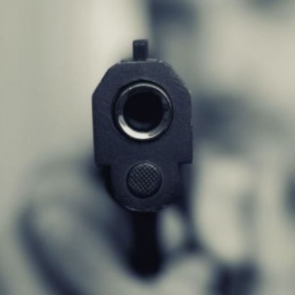 Мъж стреля с пистолет в Софийско има пострадал съобщиха от