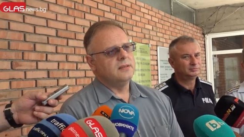 Арестуваният пред КАТ-Пловдив крещял, че ще се самоубие! Имал 63 акта ВИДЕО