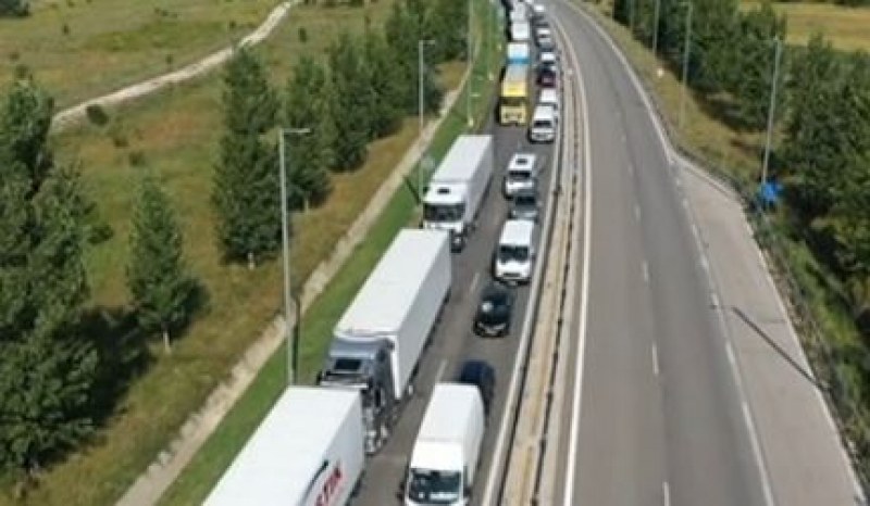 Километрични опашки на границата с Румъния