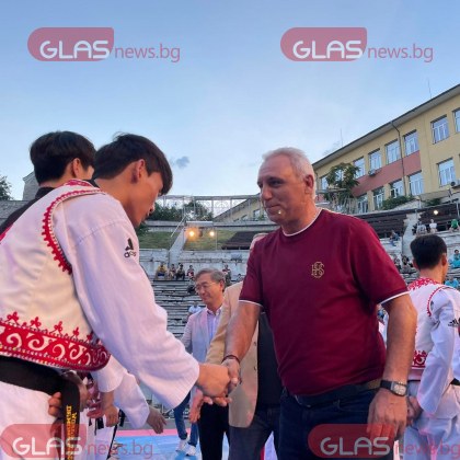 Световният демонстративен отбор по таекуондо направи уникална демонстрация на сцената на