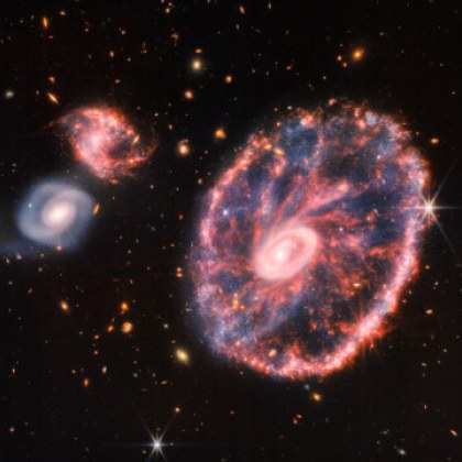 НАСА публикува рядък и изключително ясен кадър на галактика отдалечена