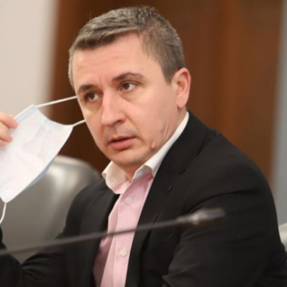 Бившият енергиен министър в кабинета Петков Александър Николов отговори на