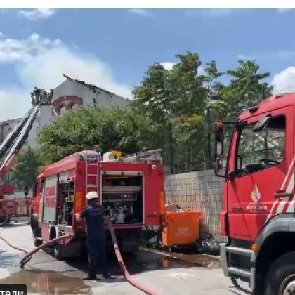 Голям пожар се разрази днес в болница в Истанбул Към този