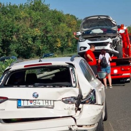 Катастрофа между два автомобила е станала на пътя Крайморие Бургас Според