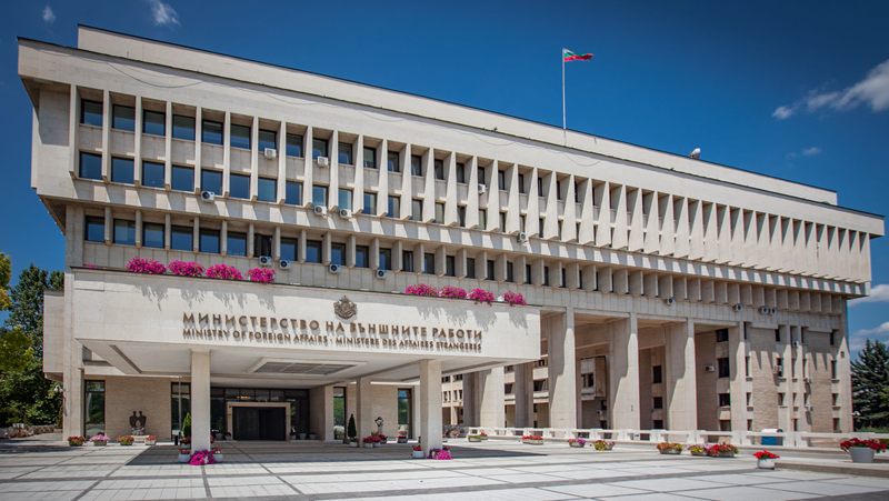Приемът на документи в консулските служби на България в Русия не е преустановен